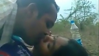 Tình Yêu Ngoài Trời Trong Vùng Hoang Dã Ấn Độ