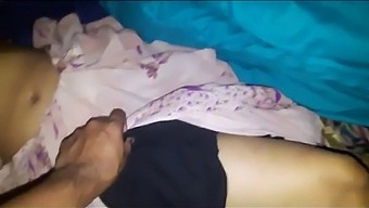 Người Đẹp Ấn Độ Chuẩn Bị Quan Hệ Tình Dục Với Chồng Của Mình