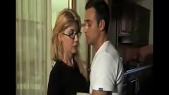 Bella Matura In Un Film Italiano Completo
