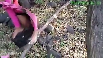 Bạn Gái Ấn Độ Quan Hệ Tình Dục Trong Rừng