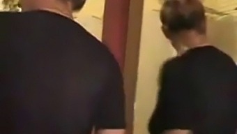 Yaşlı Ve Genç Mature Kadın Üvey Oğlu Tarafından Küvette Sikişiyor