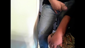 Mia Moglie Condivide Il Video Del Nostro Vicino Con Me (Nella Vita Reale)