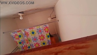 Tatil Gezisi Sırasında Eşimin Arkadaşını Gizlice Gözlemliyorum