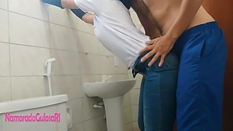 Amateur Couple'S Bathroom Rendezvous Caught On Hd Camera